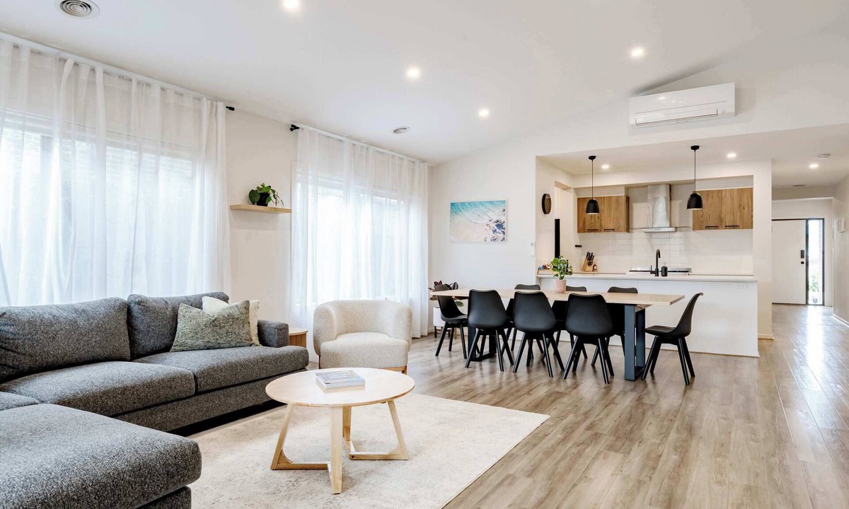 Torquay House | Coastal Family Retreat - Relaxed Living with Spa