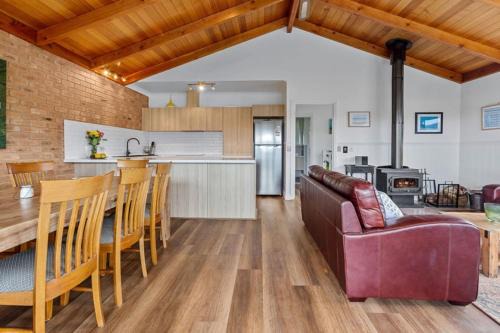 Apollo Bay House | Coastal Gem - pool table and views