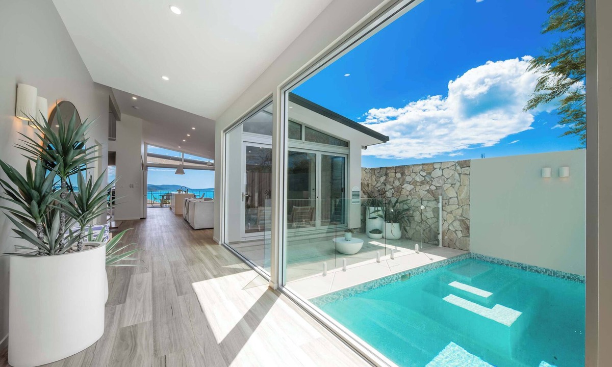 Airlie Beach House | Coastal Haven Retreat - Luxe Airlie Beach Holiday Home