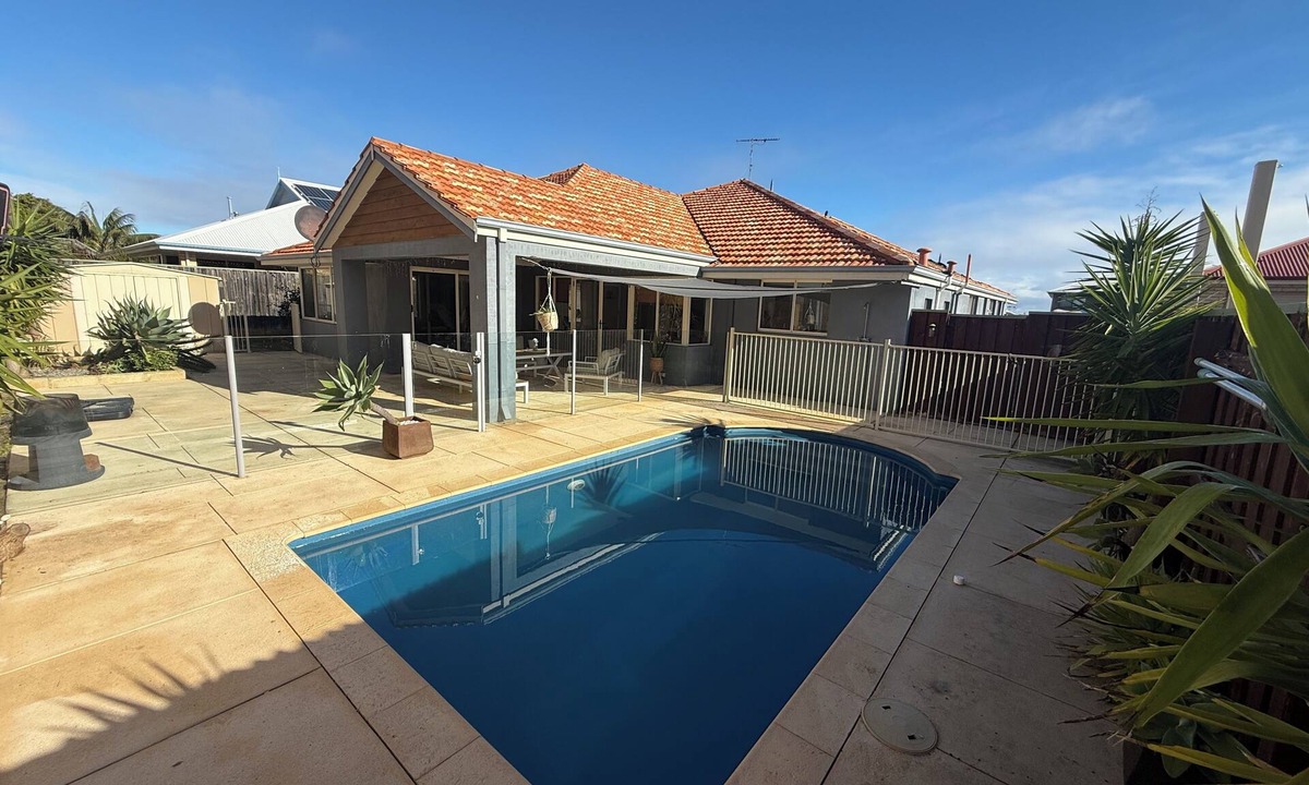 Halls Head House | Coastal Pet-Friendly Home w/Pool, Sleeps 8
