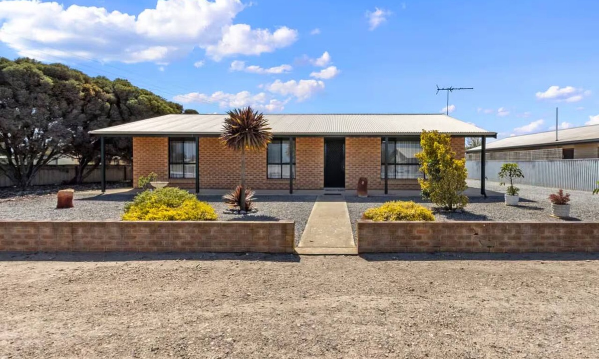 Melville House | Coastal Retreat in Coobowie | Relax, Fish & Explore Yorke Peninsula