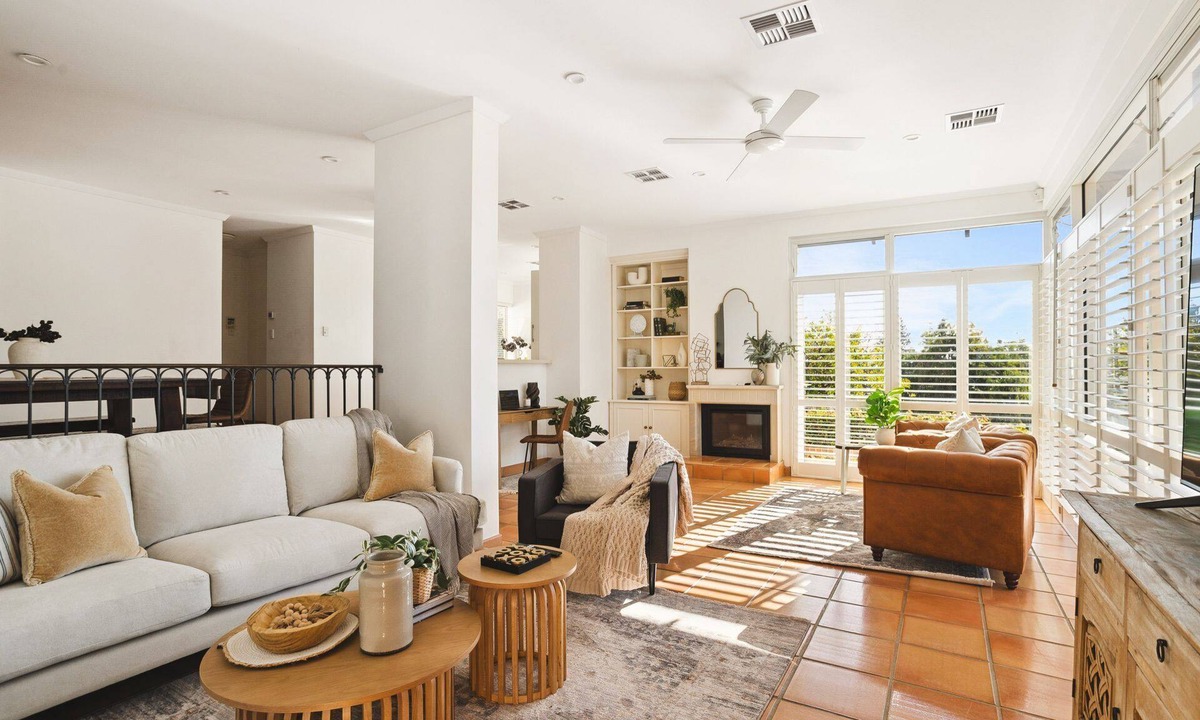 Cottesloe House | Coastal Retreat – Spacious 4BR Walk to Beach