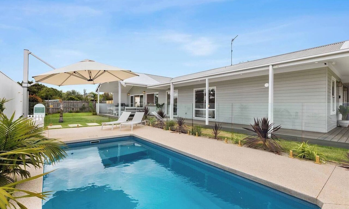 Barwon Heads House | Coastal Retreat with Pool — Sleeps 10