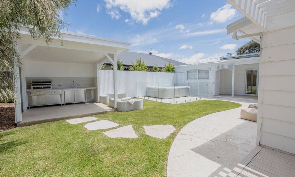 Ocean Grove House | Coastal Waters - Spa, Sleeps 8, Newly Renovated