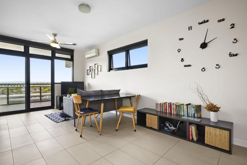 Coburg Apartment | Coburg Loft 270 Views Top Floor Retreat