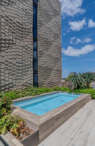 Collingwood Apartment | Collingwood Apartment Pool Nintendo Sleeps 6 Free Parking