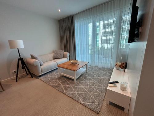 New Port Apartment | Comfort of Home Pool Gym Sauna Secure Parking