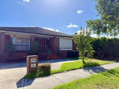 Altona Meadows House | Comfortable 4BR Home Perfect for Families