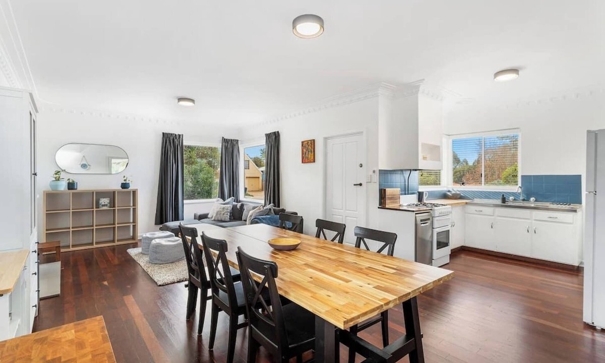 Mosman Park House | Comfy, Great location, 3 Bedroom Entire home, pets welcome