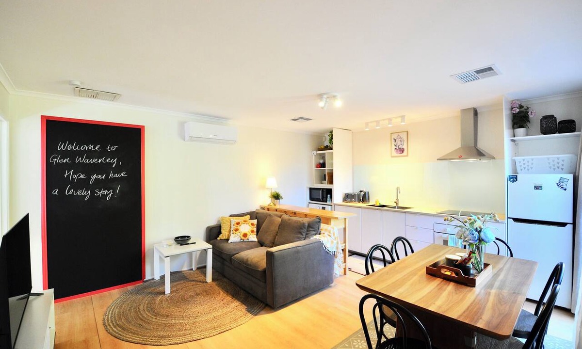 Glen Waverley House | Comfy unit on a quiet low traffic street. Brand new kitchen, central in Melb S/E
