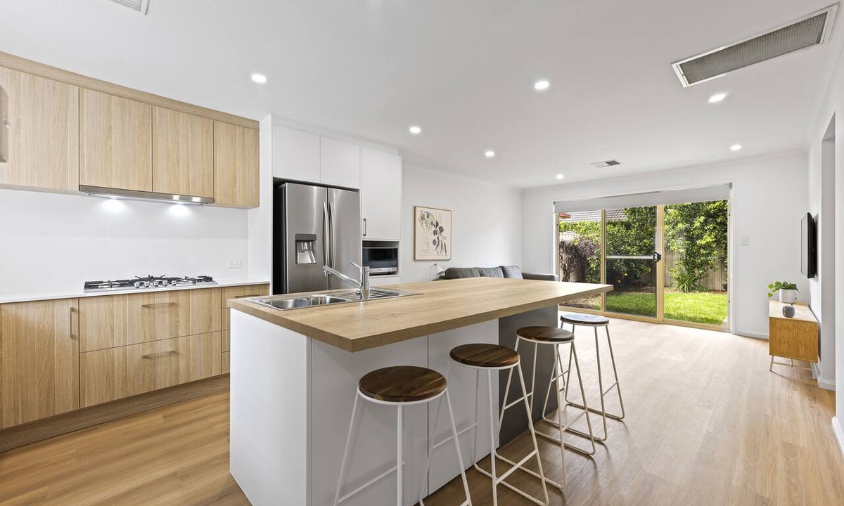 Henley Beach South House | Completely renovated, 900 metres to the beach! 3 Bedrooms, sleeps 5. 2 bathrooms