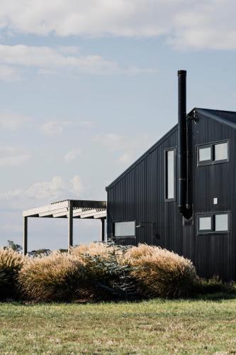 Connewarre House | Connewarre Farm Stay - Sleeps 10 - Acreage By HostyCo