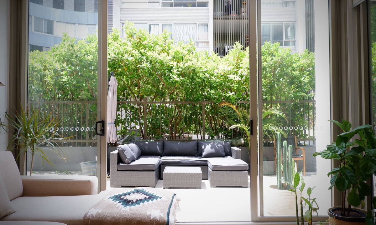 Rosebery Apartment | Contemporary and open two-bed apartment for rent in Rosebery