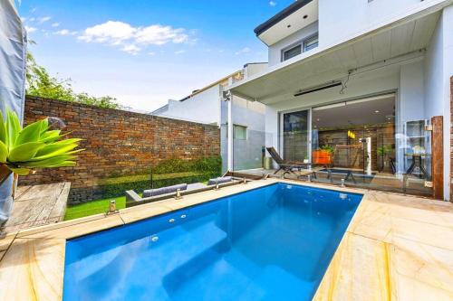 Eastlakes House | Convenient 4BR with Private Pool close to Airport