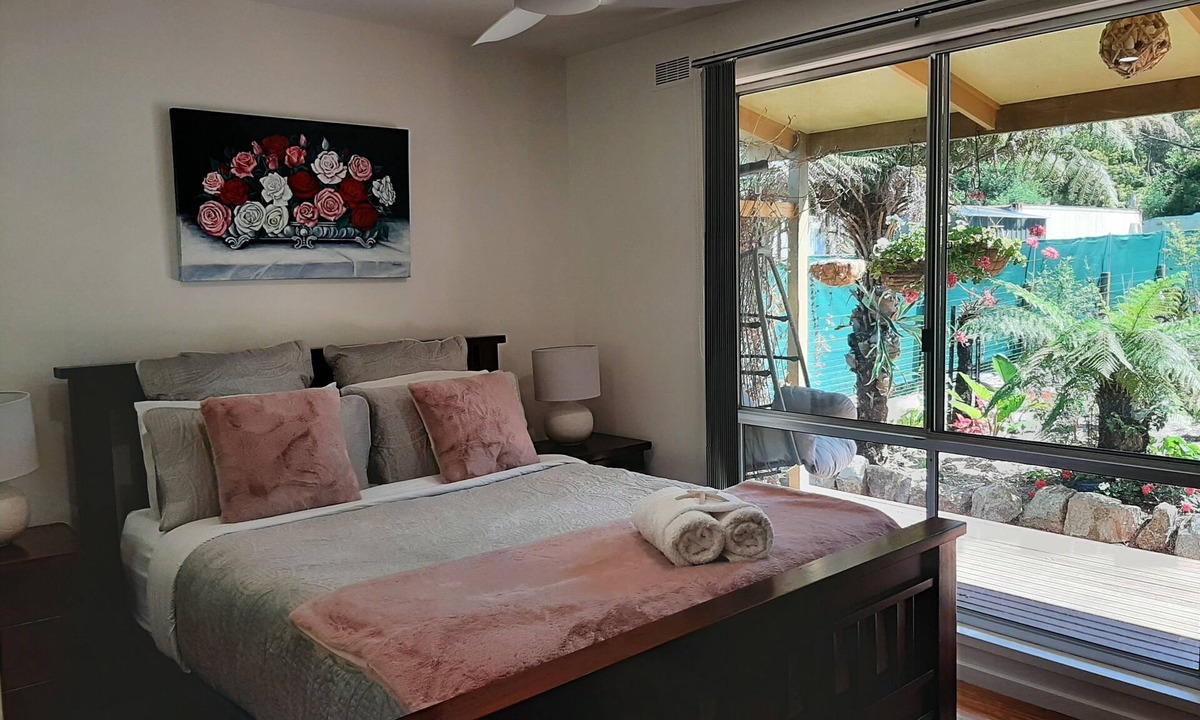 Mallacoota Cottage | Coola cottage situated in a koala corridor