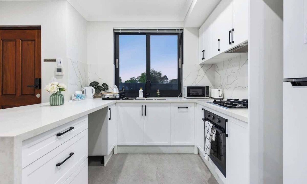 St James House | Corporate Entire House 2|Walk to Curtin University