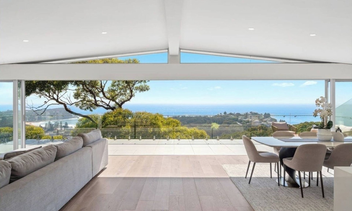 Bilgola Plateau House | Costal Three-Storey Home with Panoramic Sea Views