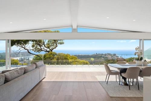 Bilgola Plateau House | Costal Three-Storey Home with Panoramic Sea Views