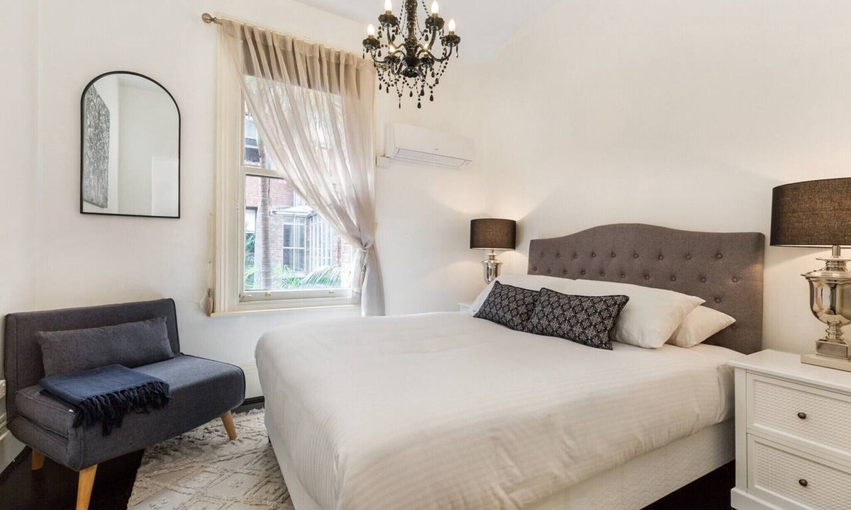 Chinatown Apartment | Cosy and Central City Studio Near Attractions