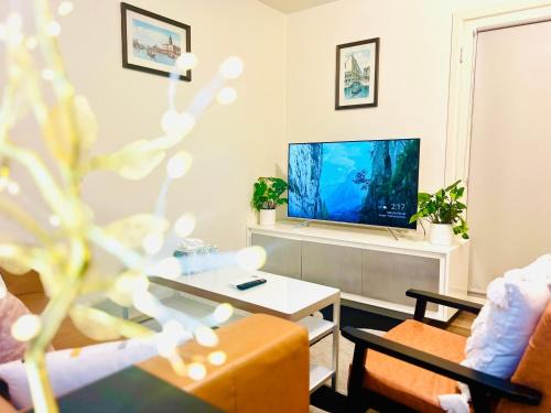 Hawthorn East Apartment | Cosy and Conveniently located 2BR Apt in Hawthorn