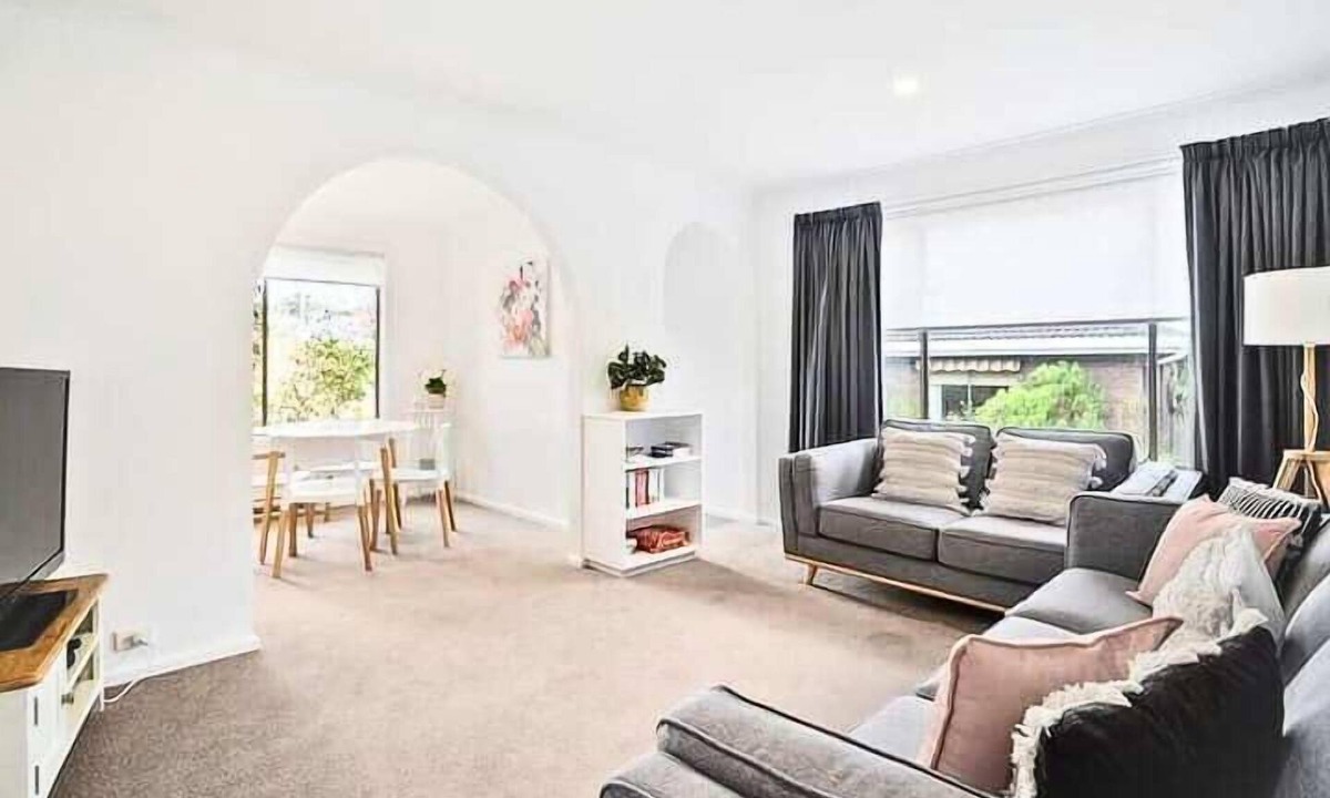 Sandy Bay Cottage | Cosy Cottage | Parking | Close to CBD & Casino.