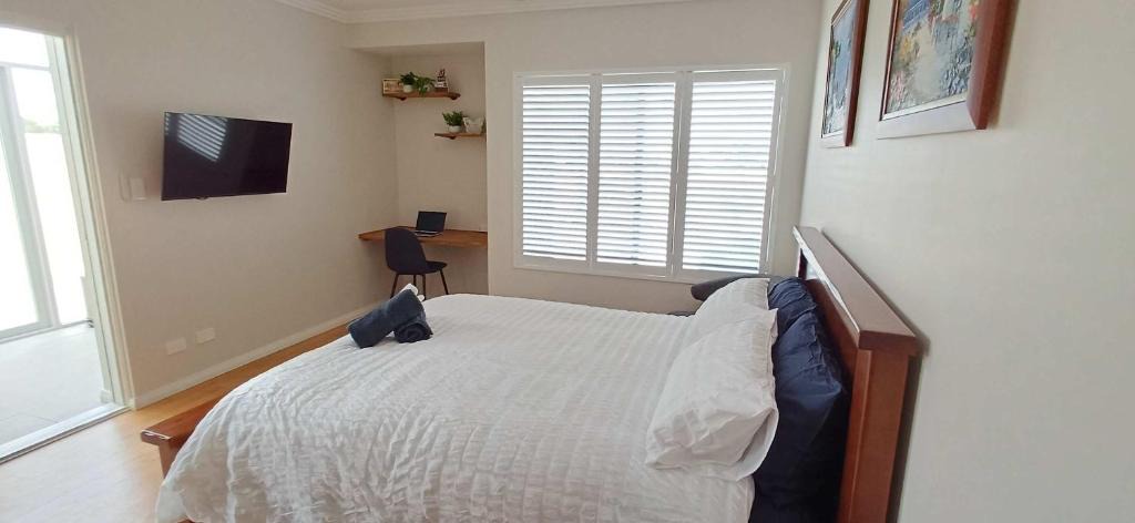 Madora Bay Apartment | Cosy Haven - Large Comfy Dwelling