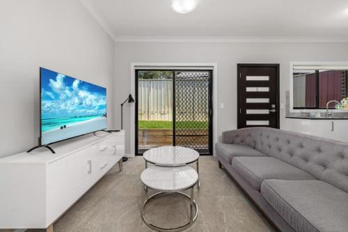 Koonawarra Apartment | Cosy & Modern 2BDR Granny Flat
