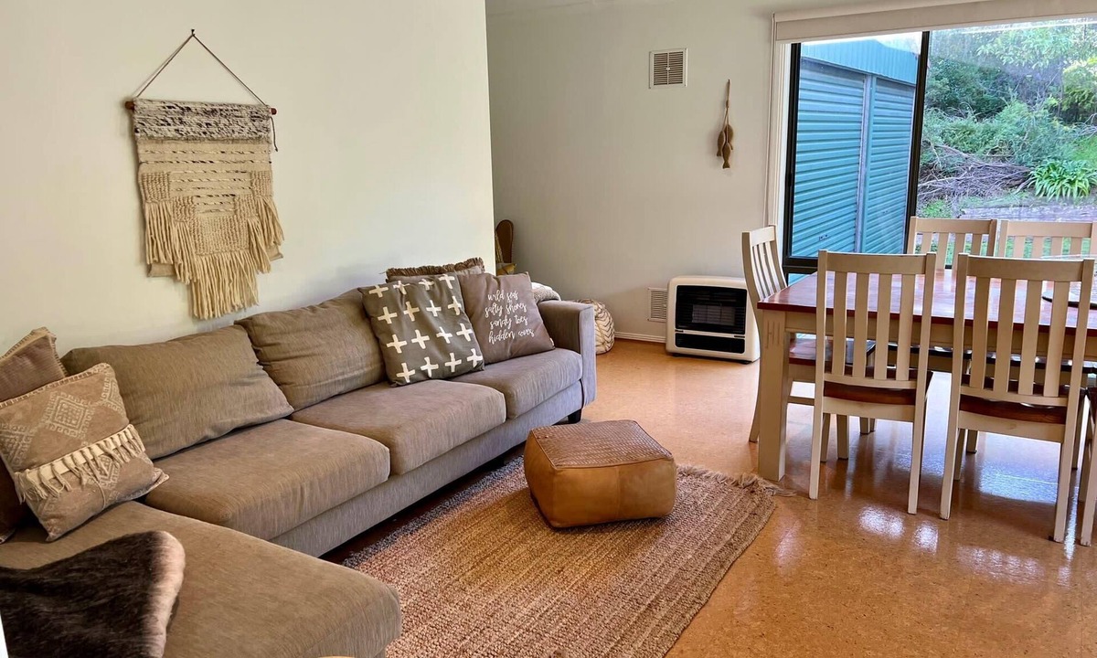 Waterhouse House | Cosy On Tobruk - Wi Fi - 45 Tobruk Ave