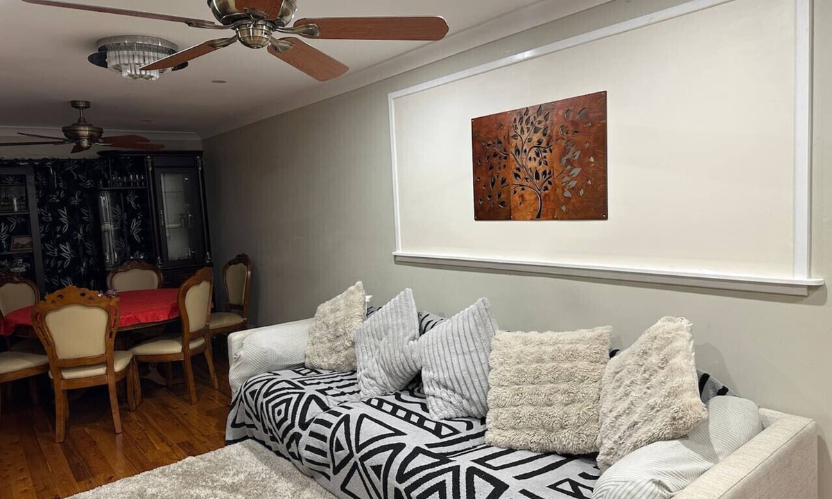 Kingswood House | Cosy & Pvt 1 Bedroom Studio with own backyard