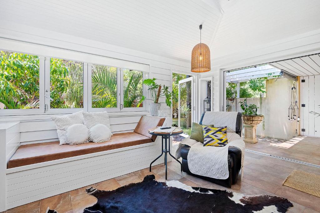 Palmyra Villa | Cottage Gem - 2BR Parkside Retreat