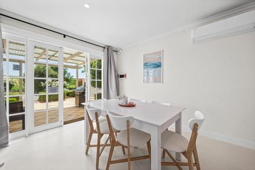 Aldinga House | Cottage On Vines - Aldinga - C21 SouthCoast Holidays