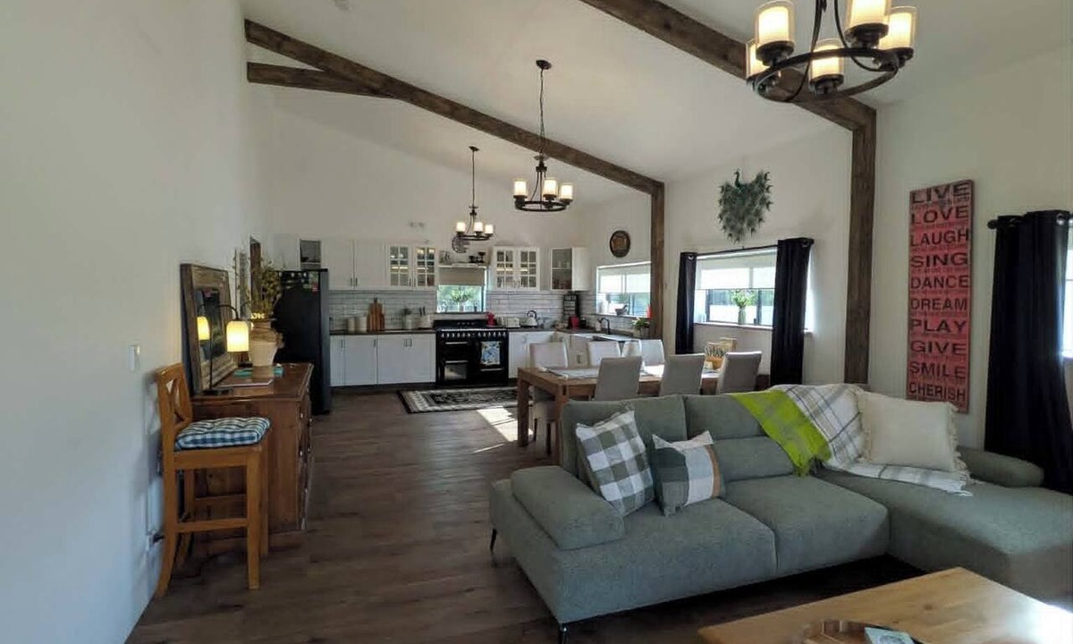Cardup Cottage | Country Stay with Pool, Firepit & Vaulted Ceilings on 2.5 acres. Pet Friendly