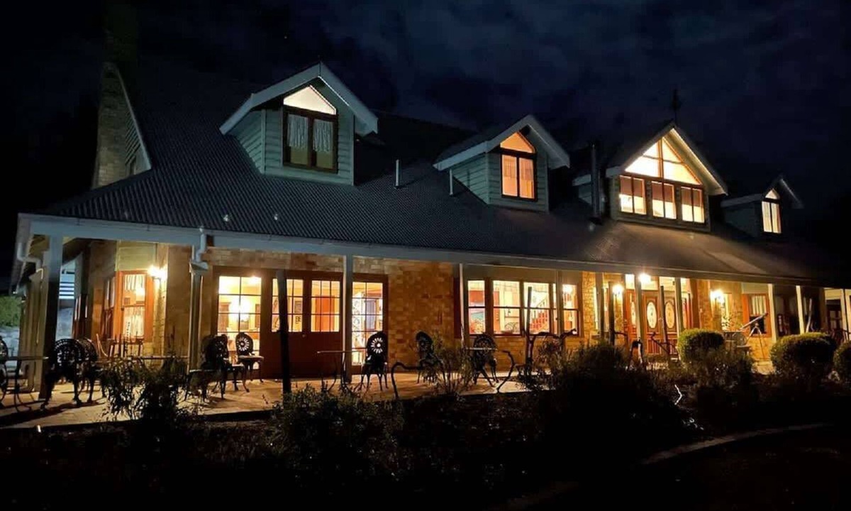 Eukey Hotel | Country View King Room