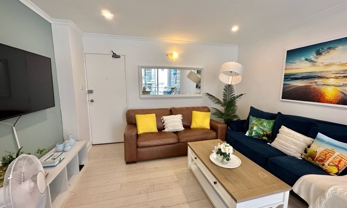 Manly Vale Apartment | Couple & Family Friendly Coastal Retreat near Manly