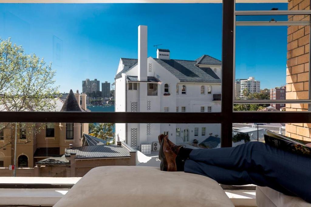 Elizabeth Bay Apartment | Couple's Gateway in Sunny Elizabeth Bay
