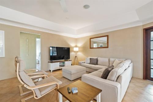 Margaret River House | Courtside - Family Stay with Private Tennis Court