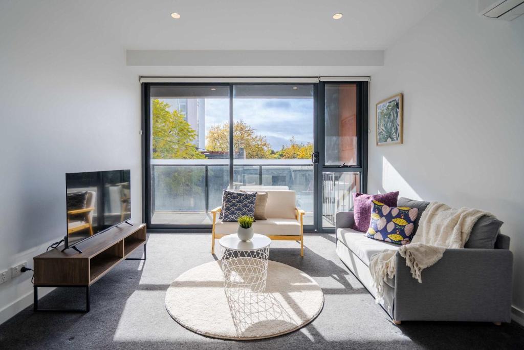 Hawthorn Apartment | Cozy 1BR Apt Walk to Swinburne & Glenferrie Rd