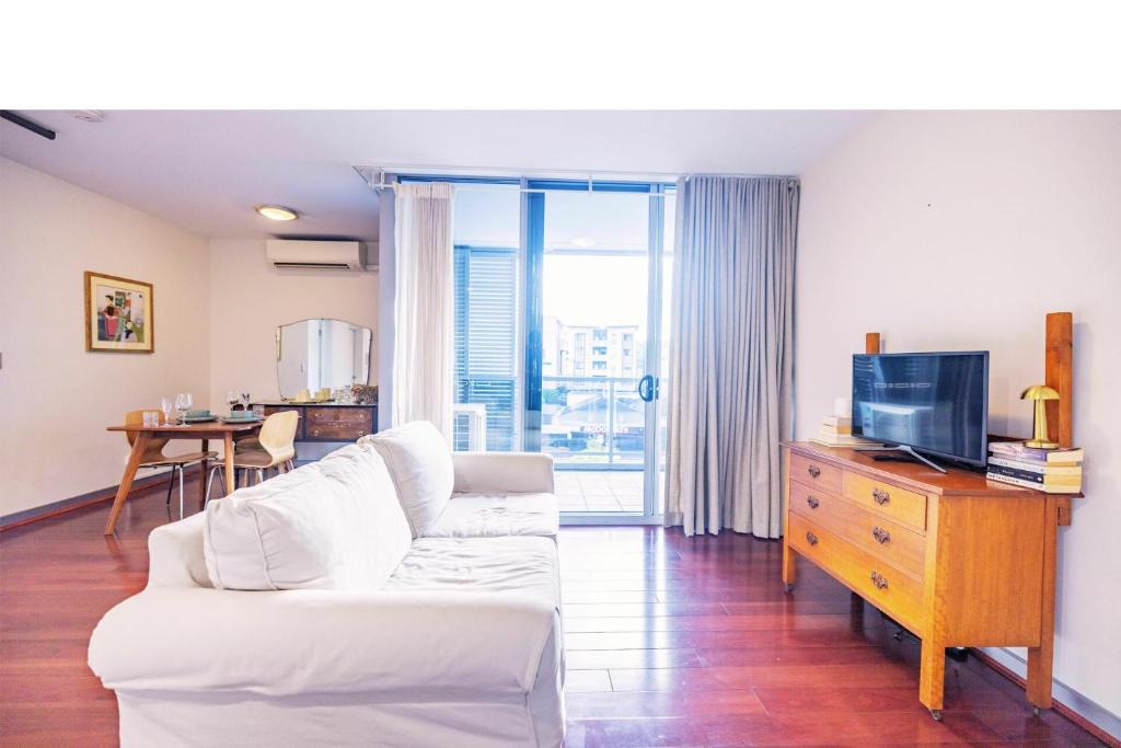 Alexandria Apartment | Cozy 1BR Retreat in the Heart of Alexandria