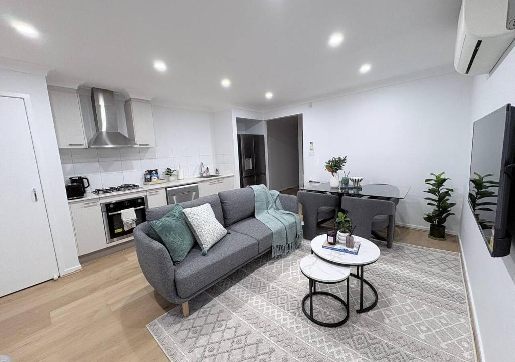 Kellyville Apartment | Cozy and stylish 2BR Granny Flat 500m Walk to shop