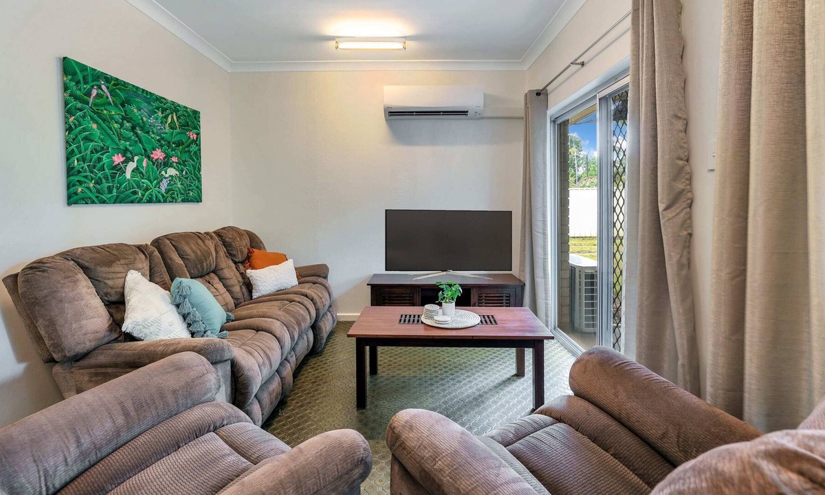 Parap House | Cozy & Charming Family Friendly 2BR Holiday Home