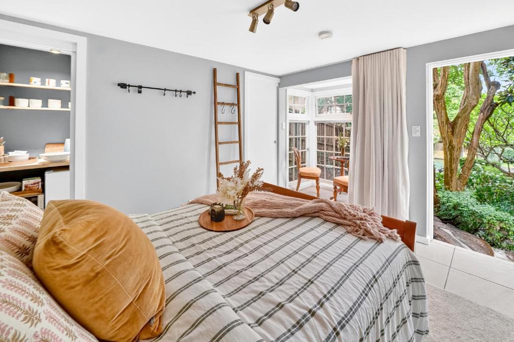 Neutral Bay House | Cozy city studio I Perfect for couples