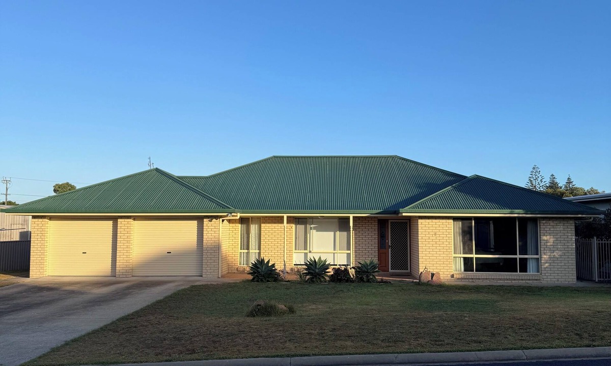 Lacepede House | Cozy Coastal Escape | BBQ, Pool Table & Courtyard - Pet- Friendly!