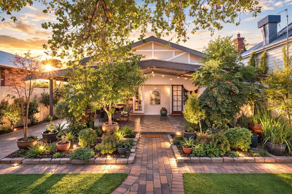 East Tamworth Villa | Cozy Cottage with Full Kitchen, Backyard & Patio