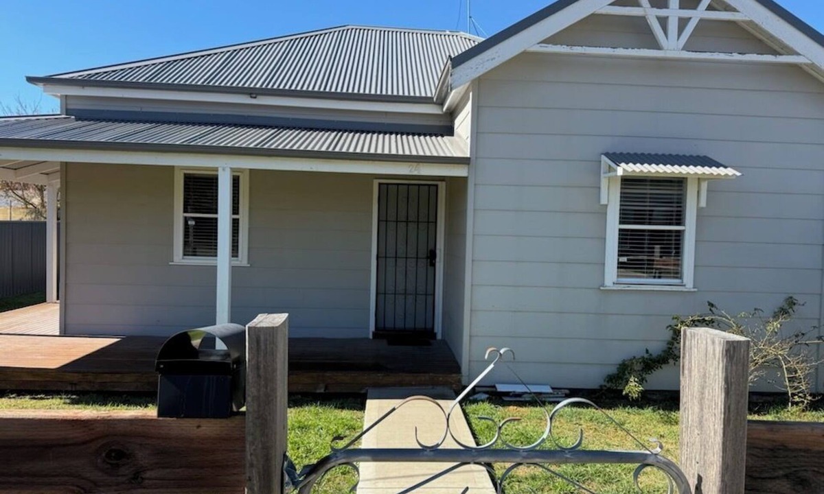 Blayney House | Cozy country retreat