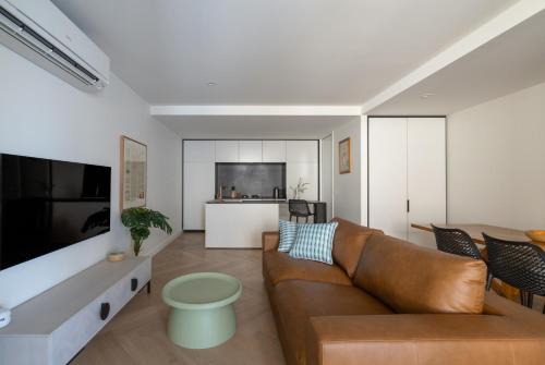 Collingwood North Apartment | Cozy Fitzroy Hideaway Free Parking near Smith St