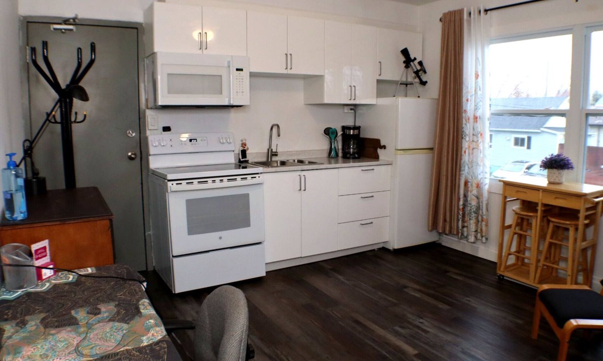 Sudbury Apartment | Cozy Modern Suite Near All Amenities + Transit./Parking + Wi-Fi + Laundry
