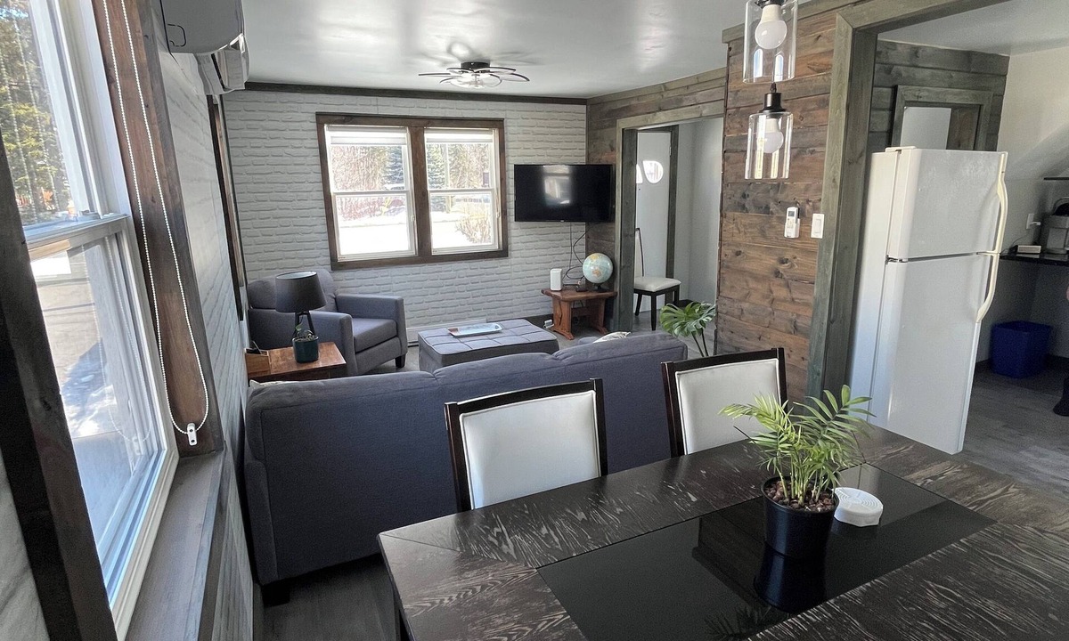 Bathurst House | Cozy remodelled house minutes away from hiking trails and Chaleur Bay