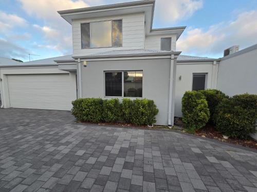 Westminster Villa | Cozy Retreat - 3 Bedroom House