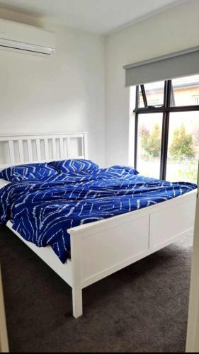 Wheelers Hill House | Cozy Room with Private Bathroom