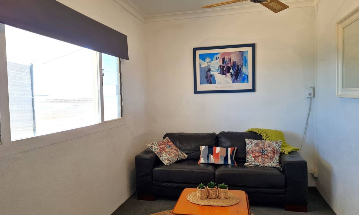 Port Broughton Hotel | Crab Claw Cottage, Port Broughton